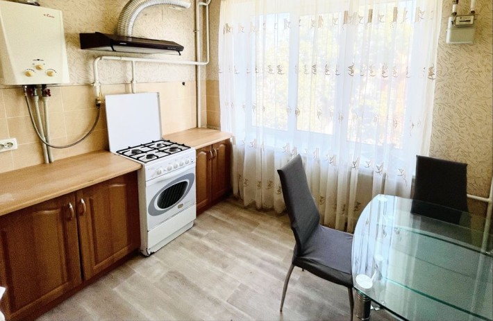 Простора двокімнатна квартира в центральній частині міста. - фото 1