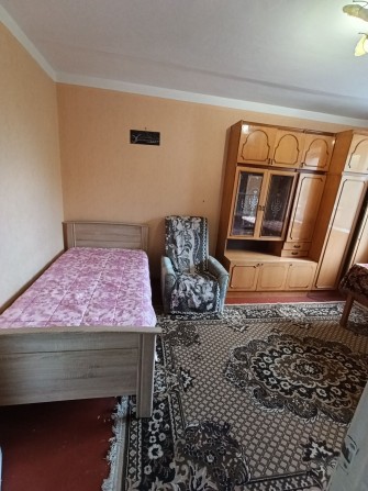 Терміново здається 1 км квартира р-н Миру, вільна, ключі! - фото 1