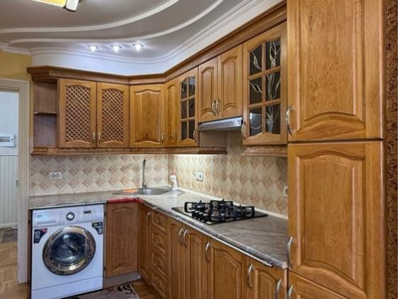 Оренда 3х кімнатної чешки, ВОРОБКЕВИЧА - КОМАРОВА, КОНДИЦІОНЕР, ГАЗОВИЙ котел, засклена лоджия Чернівці