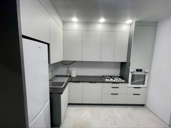Оренда 1к НОВОБУДОВИ, РУСЬКА-РОМЕНСЬКА, є МЕБЛІ та ТЕХНІКА, газовий котел, є балкон! Чернівці