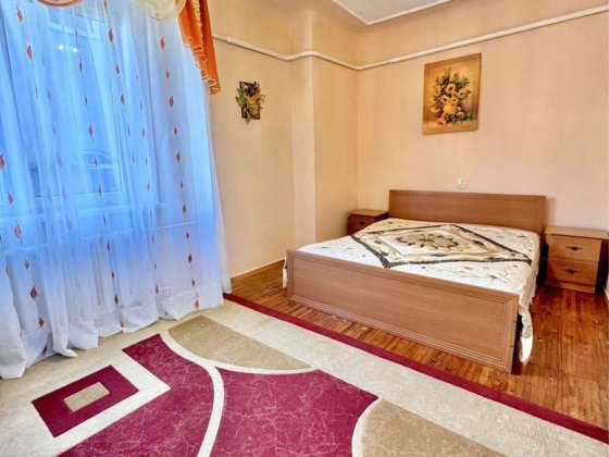 Квартира з 2  роздільними кімнатами на Українській (центр міста) Чернівці