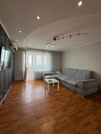 3шка в центрі міста , доступна на короткий та довгий термін - фото 1