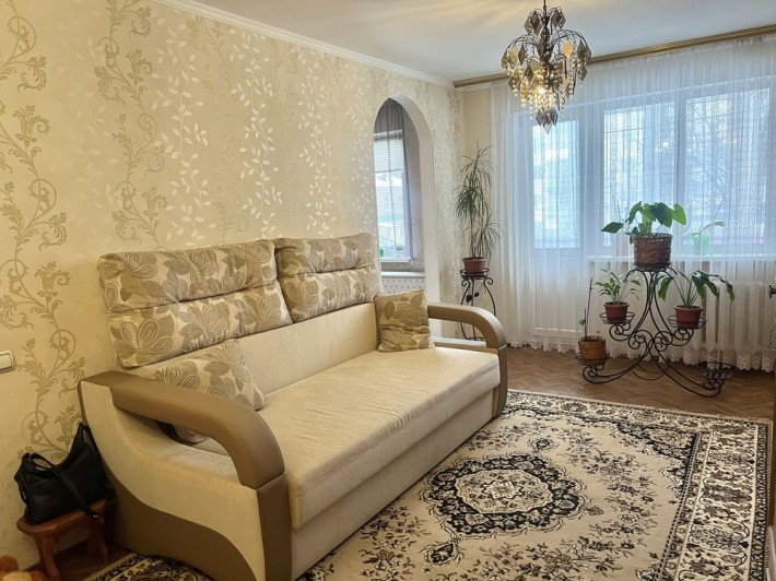 Здам двокімнатну квартру в цертрі міста на короткий термін. Власник - фото 1