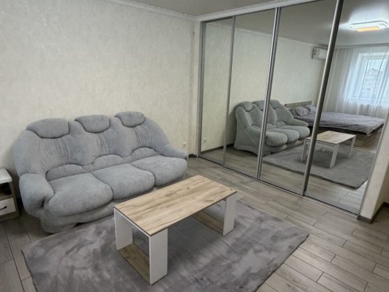 Оренда 1 к квартири вул. Р. Карпова