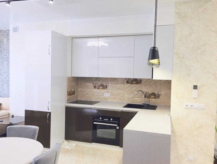 3х ком  квартира в жк 36 Жемчужина, адрес: Генуэзская 3-Б - фото 1