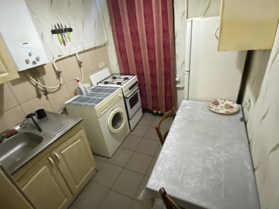 Сдаю 1ккв 1/5 Соляные 31/18/5,5,гостинка, газ.колонк.Цена 4500грн+коммунальные платежи Николаев