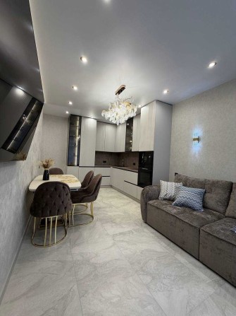 Сдам большую 2-х ком. квартиру 90 кв.м. - фото 1