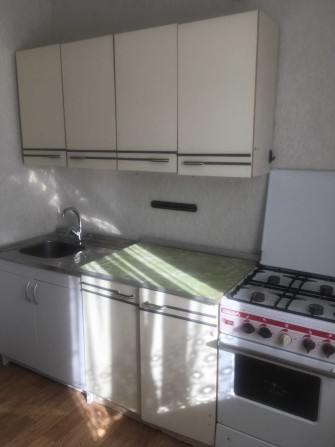 Сдам двухкомнатную в центре,Калонатевская,район автовокзала,можно с животными. - фото 1