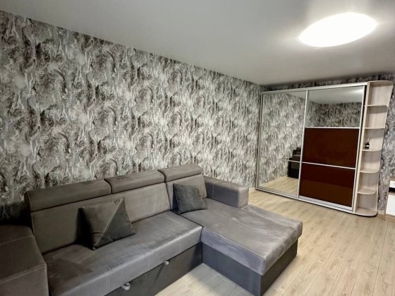 Сдам  1 ком квартиру Титова 18б