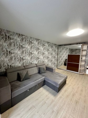Сдам  1 ком квартиру Титова 18б - фото 1