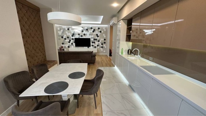 Аренда 3к квартиры ЖК Панорама Центр Новострой Бартоломео - фото 1