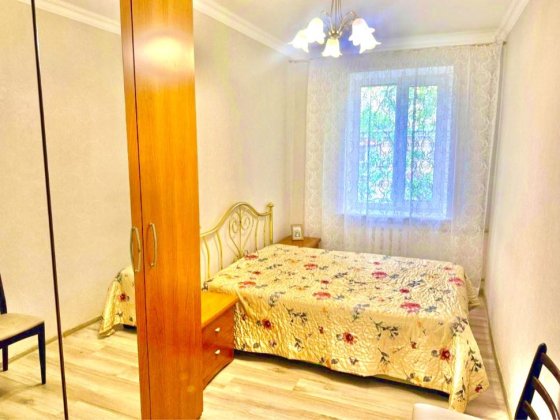 СДАМ 3 ком квартиру Французский БУЛЬВАР  БАЛКОН Ванная Мебель техника