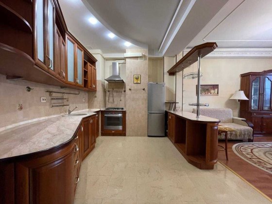 Оренда 3 кім квартири по вул Окружна. Новобудова. 110м.кв.  Підземний паркінг входить в ціну. Закрит Львів