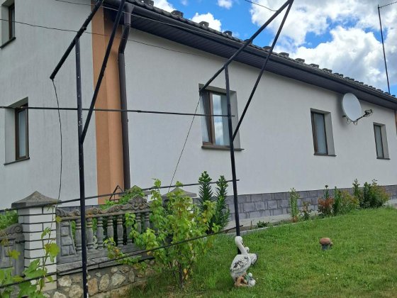 Продається будинок з земельною ділянкою Зборів