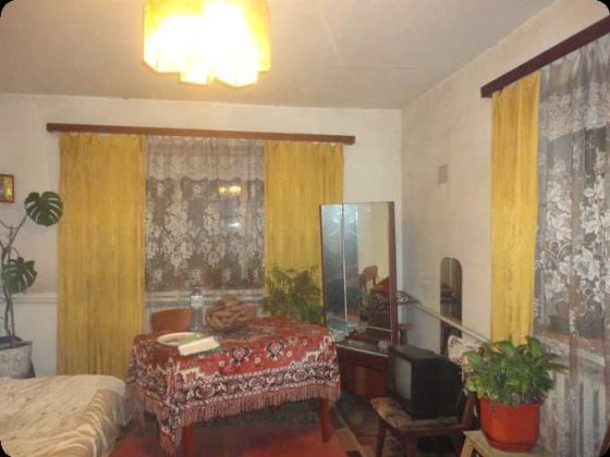 окрема	кімната	в оренду	20кв.м	та	гараж в	селі	в прив. будинку. Казатин