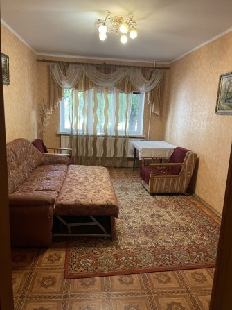 Здам в оренду Велику кімнату в 3-х кімнатній квартирі  біля Велмарту. - фото 1