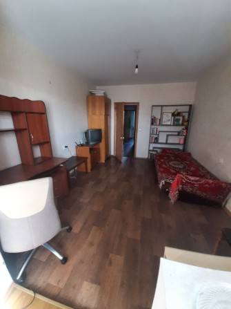Здається кімната з балконом в центрі для дівчини - фото 1