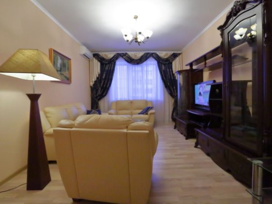 Оренда кімнати пр. Григоренко в 3 кімнатній квартирі для дівчини без хазяїв