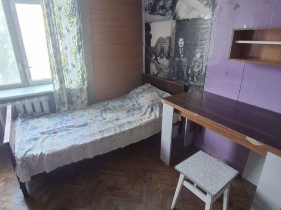 Здається кімната без проживання хазяїв в квартирі