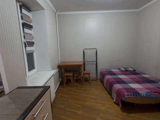 Здається кімната в гуртожитку на Печерську, метро Звіринецька