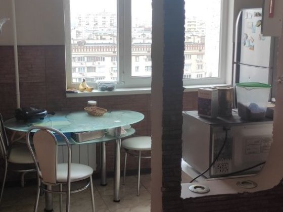 Сдам комнату в трех комнатной квартире