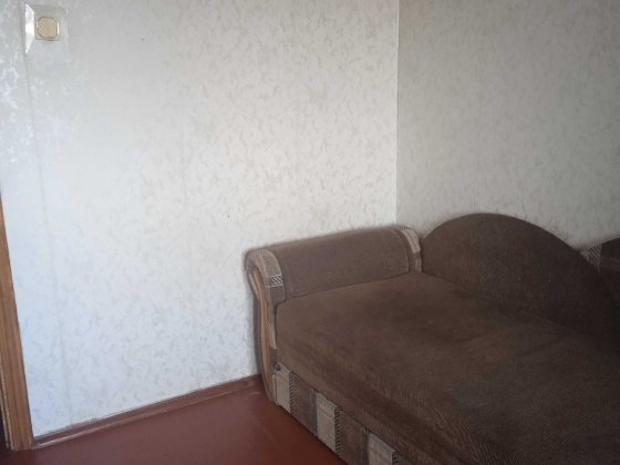 кімната з балконом, Голосіївський район.