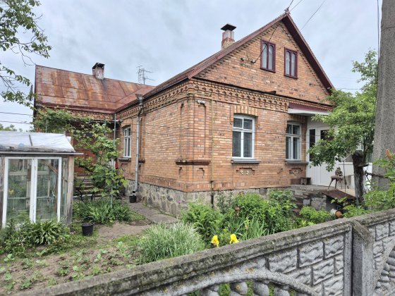 Здається 1 окрема кімната в частині будинку Крошня всі зручності меблі техніка вільна Житомир
