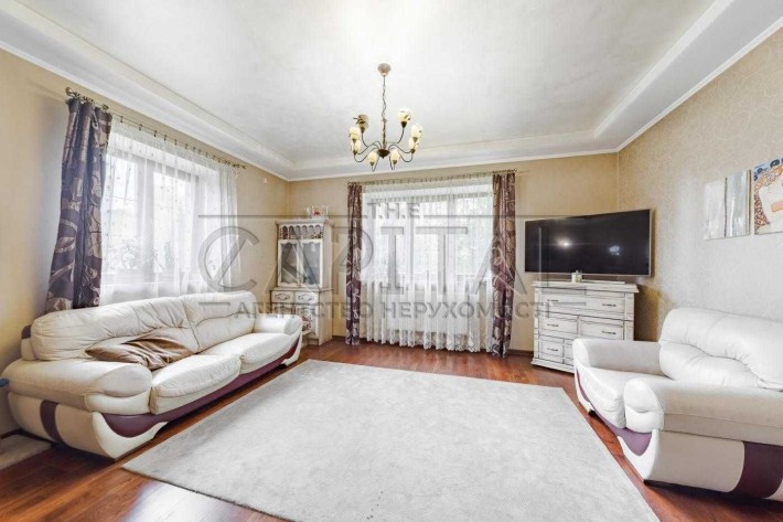 Оренда вишуканого  просторого  будинку в с.Гатне, 220м2, 2 поверхи, ділянка 12 соток - фото 1