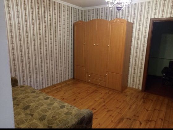 ЦІНА ВКАЗАНА З КОМУНАЛ. Здам частину будинка,2-кімнати.Косметичний стан.Приємні власники. Немешаево