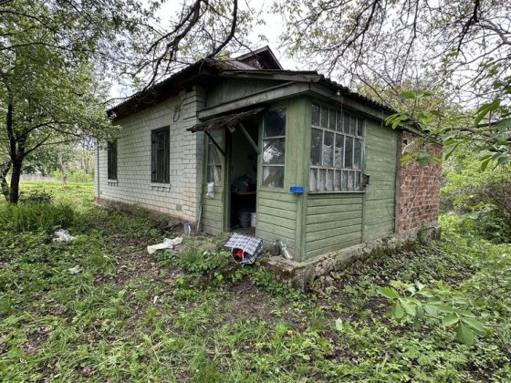 Здається в оренду будинок, 3 кімнати. Земля 30 ст остання хата в селі біля Яру Козелец