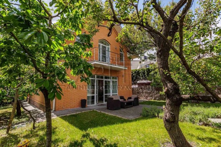 Оренда будинка у самому центрі Печерська. 230м2.      7 соток - фото 1