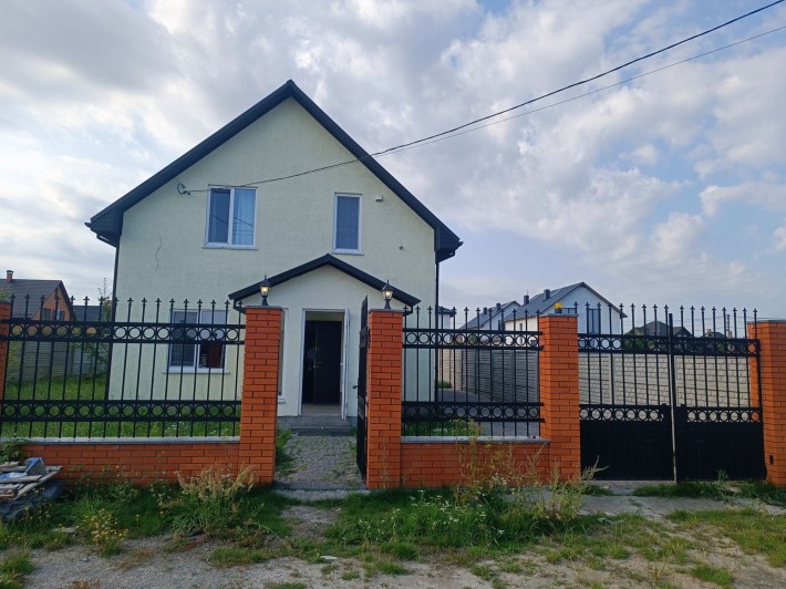 оренда двоповерхового будинку в місті - фото 1