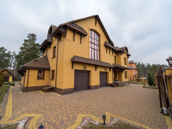 Оренда будинку 940м² з виходом до лісу, за адресою м.Київ,вул.Кіото 29 Київ