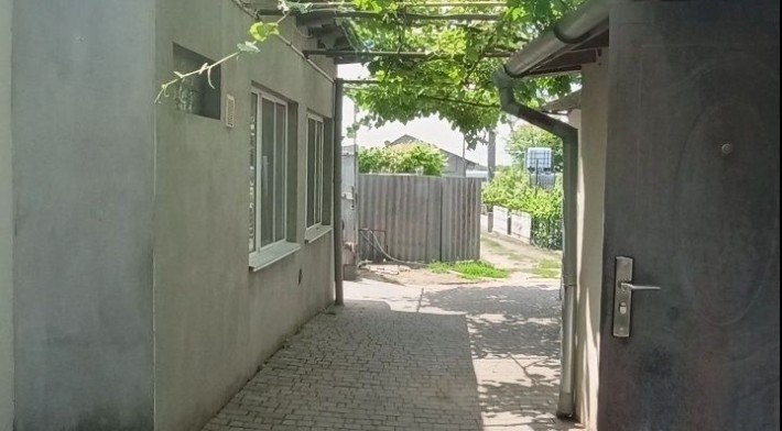 Аренда 2 дома на 2семьи 3к +1к ,море близко,место для авто,дворик - фото 1