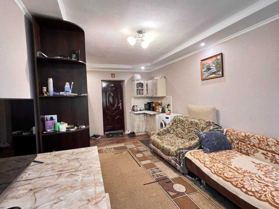 Продам велику світлу кімнату 19,4м.кв. в гуртожитку. Піший доступ до м.Лісова і м.Чернігівська. ТЕРМ Київ