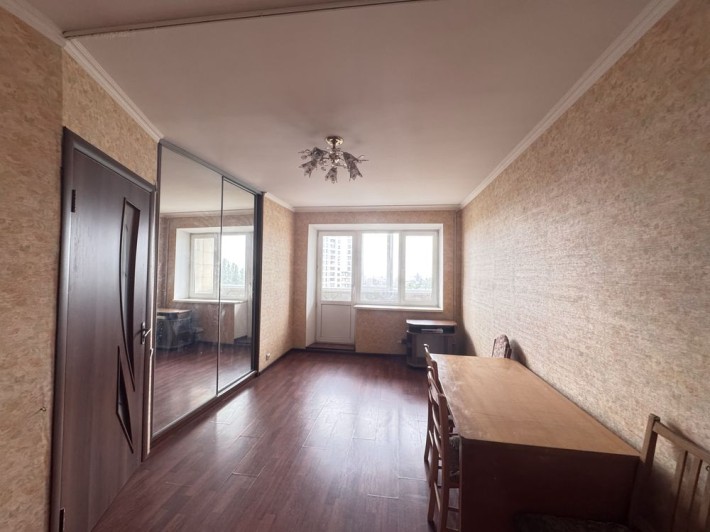 Продається велика кімната метро Шулявка 3хв пішки - фото 1