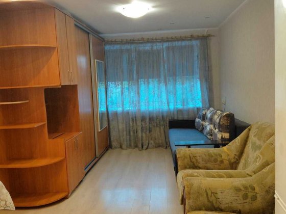 Продам кімнату в гуртожитку з меблями Вишневое