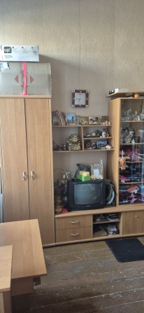 Продам велику кімнатну в гуртожитку 18 метрів - фото 1