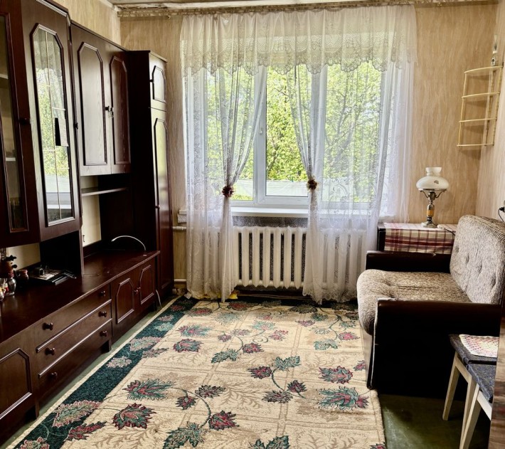 Продам большую комнату 17м2  с мебелью. - фото 1