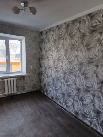 Кімната в гуртожитку на 2 поверсі з ремонтом. Центр міста .Продаж від господаря - фото 1