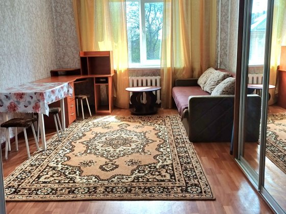 Комната 17,9 м*2. Сталеваров 8 . Свободна. Запоріжжя
