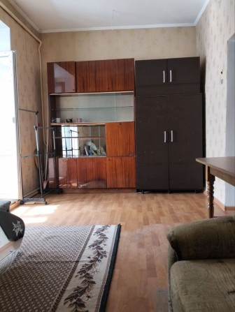 Продам комнату с балконом в центре 9500 - фото 1