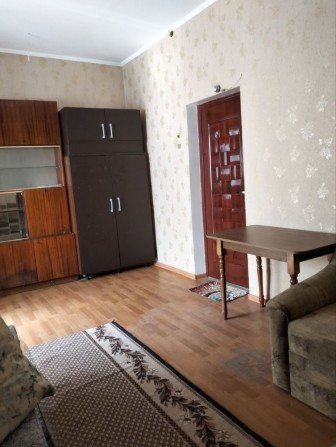 Продам комнату  с балконом в центре  10000 - фото 1