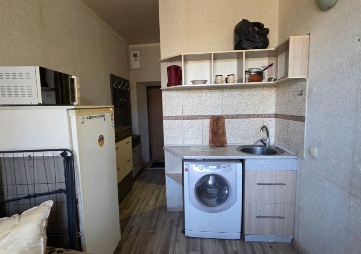 Продам дешеву гостинку біля метро ХТЗ - повний фарш. - фото 1