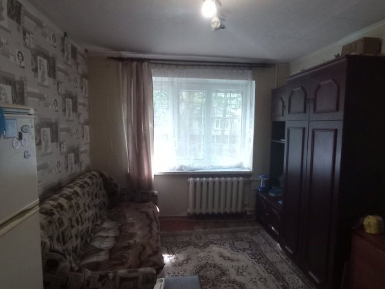 Продам гостинку в хорошем состоянии. В хорошем месте.1 этаж пятиэтажки.Порядочные соседи.