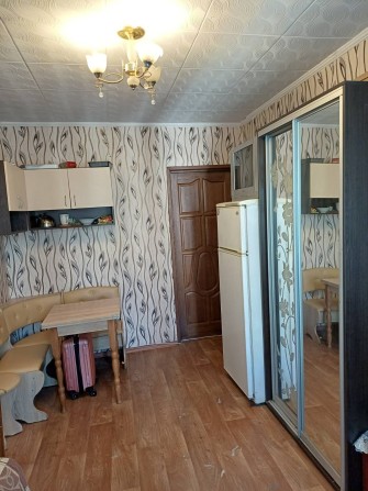 Комната в коммуне с ремонтом на Бочарова ! остается мебель - фото 1