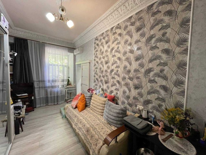 ЦЕНТР Продам двухкомнатная  в коммунальной квартире Евроремонт - фото 1