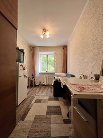 Продам кімнату в комунальній квартирі на середн. поверсі на Краснова - фото 1