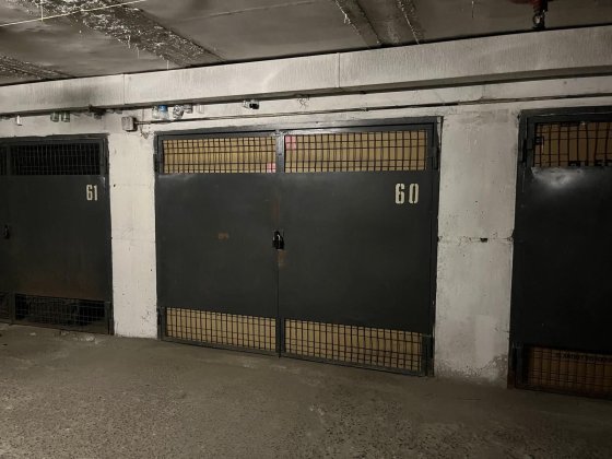 Оренда гаражного боксу в закритому паркінгу Драгоманова 17-А ( Позняки)