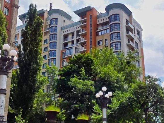 Оренда паркомісце/гараж (вул.Хрещатик, 27-Б. ЖК Капітолій) Метро Хрещатик,  Театральна. Бессарабськи Київ